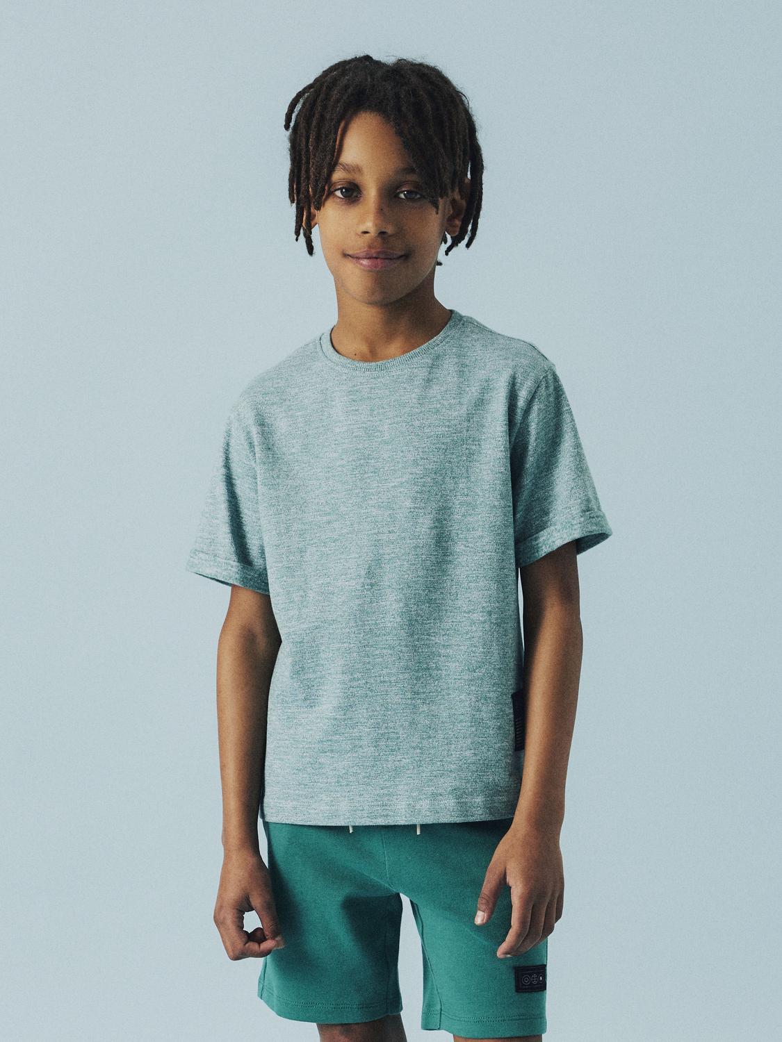 model_shot-creative