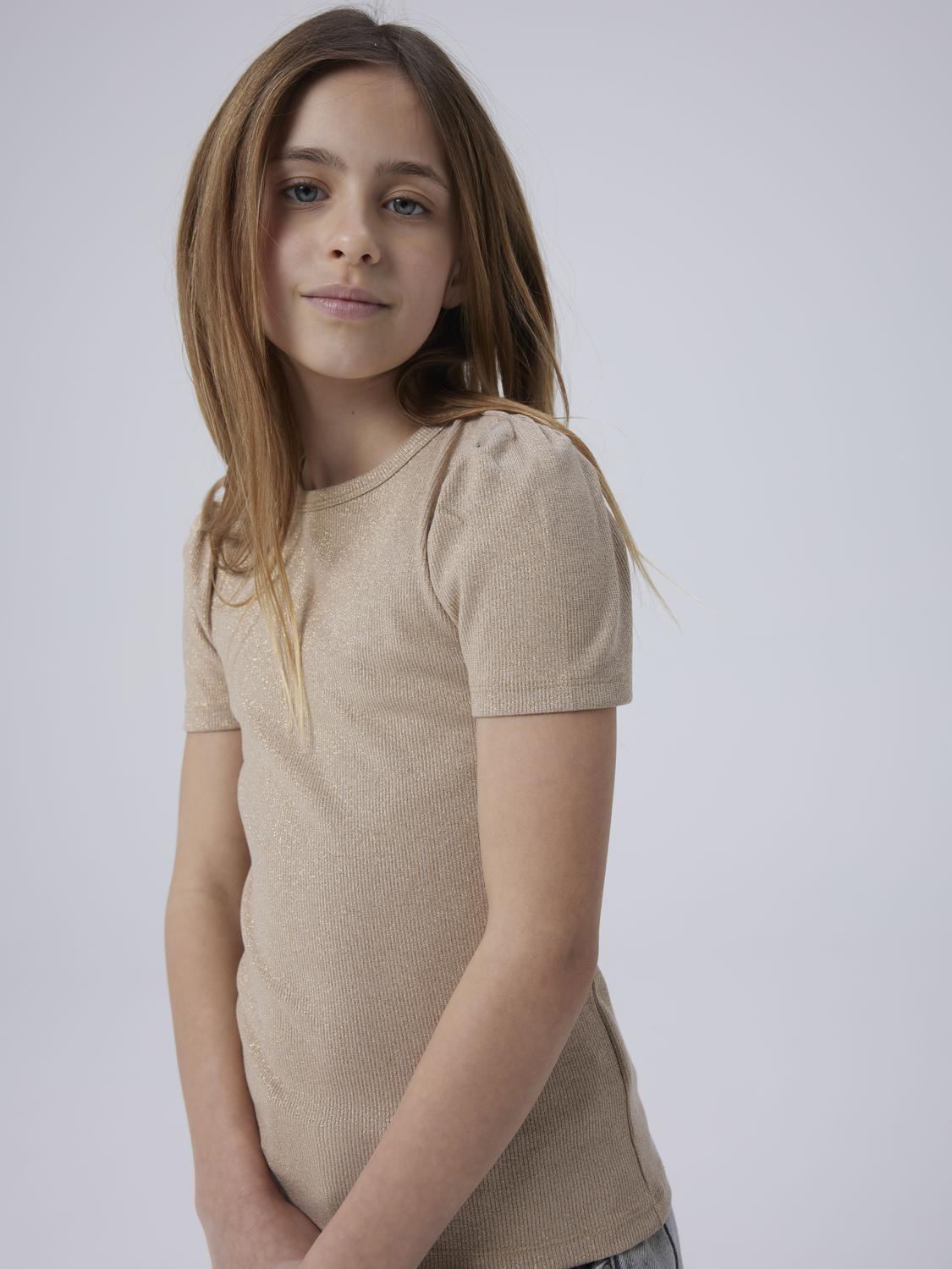 model_shot-creative