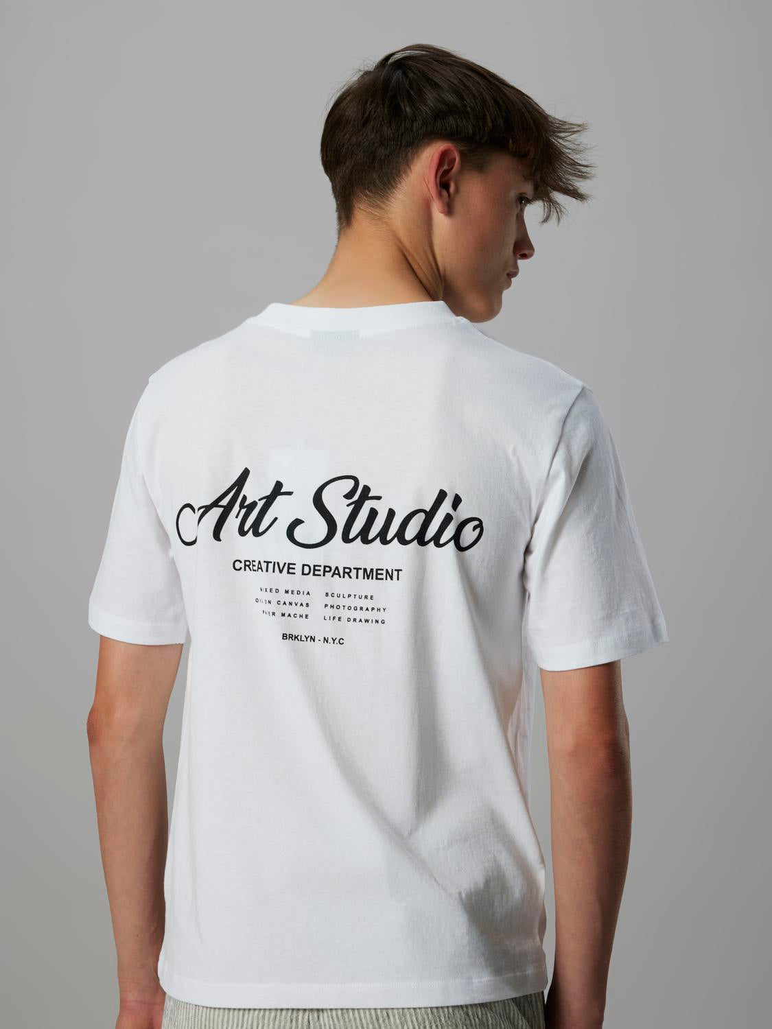 model_shot-creative